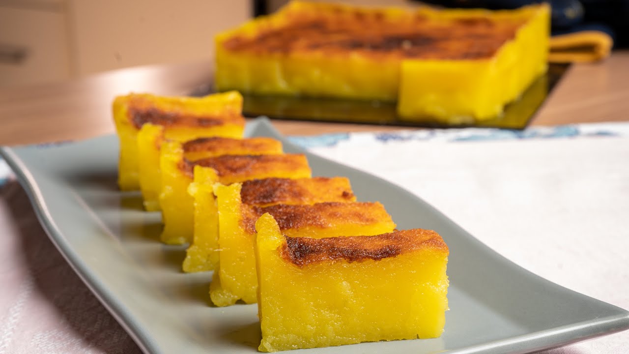 Forgotten Singapore Dishes : Traditional Kueh Bengka, a chewy cassava cake with coconut milk.