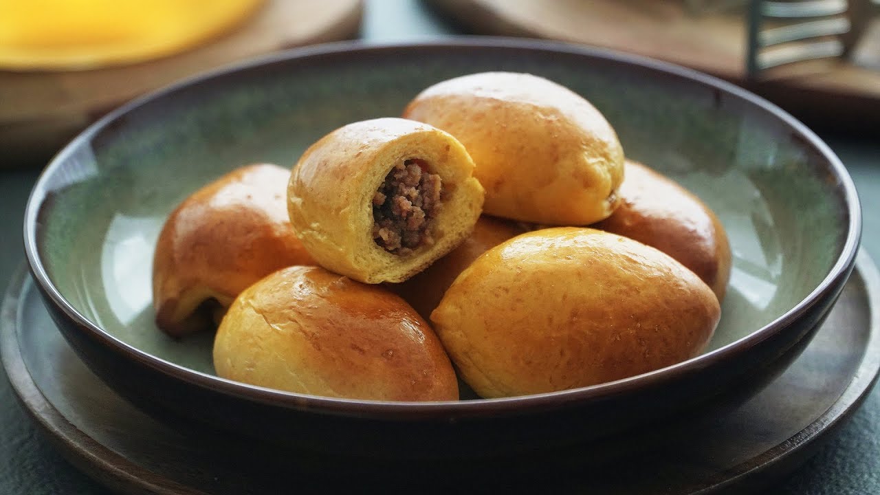 Forgotten Singapore Dishes : Pang Susi, a Eurasian sweet potato bun with savoury pork filling.