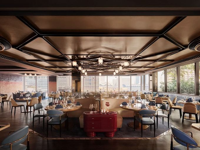 Chinese Fine Dining in SG : The Black Pearl, a luxurious restaurant blending Cantonese tradition with modern artistry.