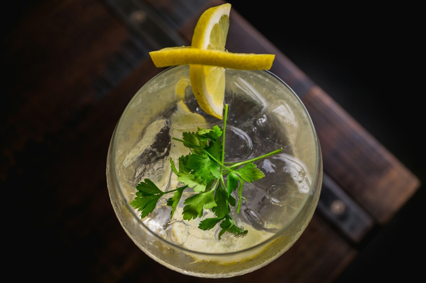 A refreshing glass of gin topped with a lemon wedge, showcasing the Cocktail Singapore.