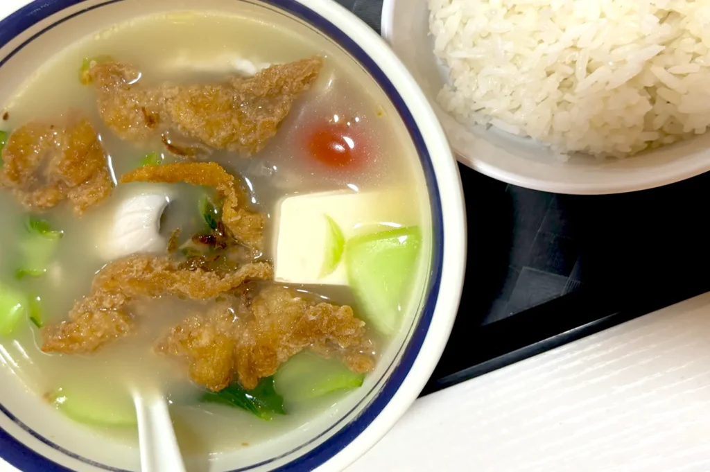 A comforting bowl of Batang fish soup served with white rice from Fish Soup Paradise, a popular choice at Republic Plaza.